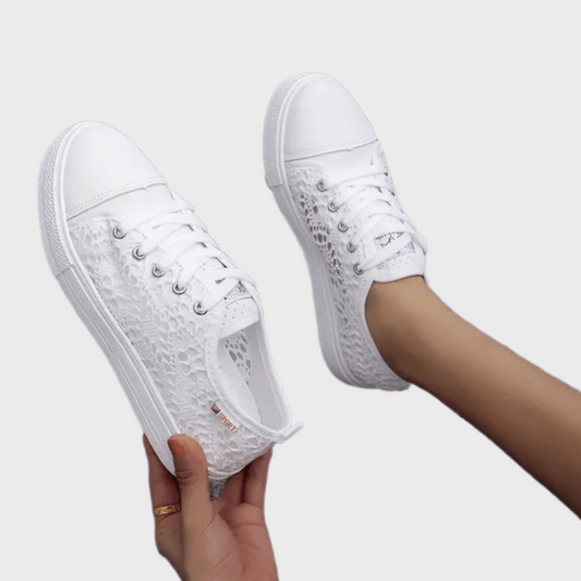 Feminine Sneakers mit Schnürung für Damen